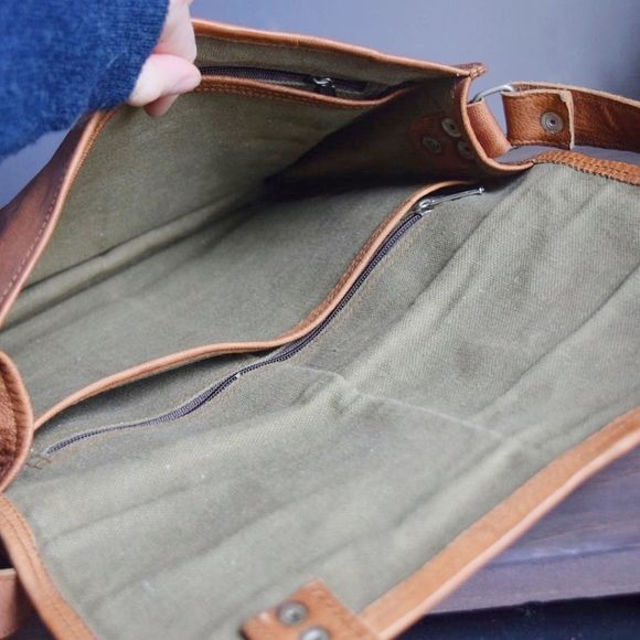 Handcrafted Genuine Leather Messenger Bag with Canvas Interior - Picture 4 of 4